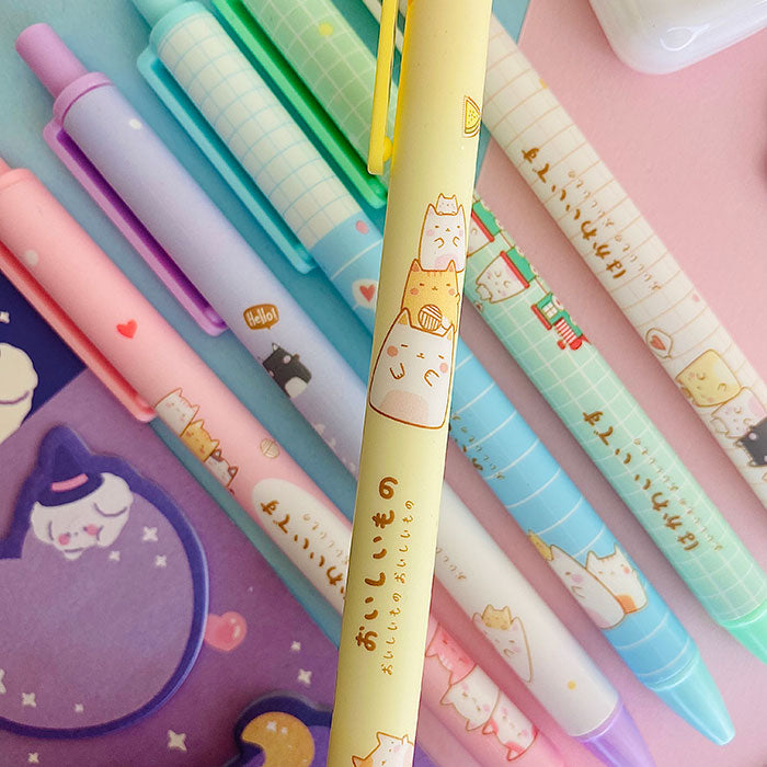 bolis kawaii con tinta gel negra y de punta fina, diseño de gatitos