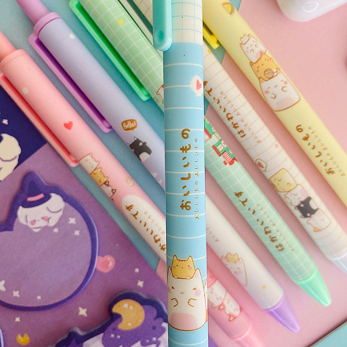 bolis kawaii con tinta gel negra y de punta fina, diseño de gatitos