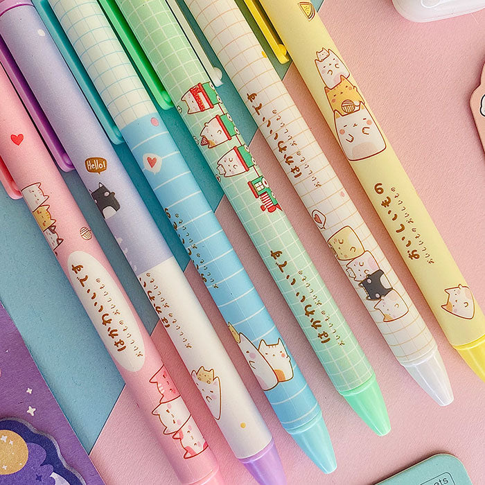bolis kawaii con tinta gel negra y de punta fina, diseño de gatitos