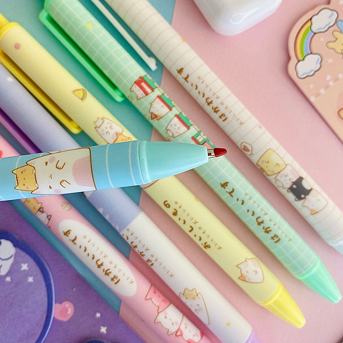 bolis kawaii con tinta gel negra y de punta fina, diseño de gatitos