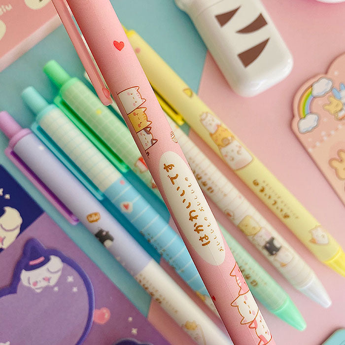 bolis kawaii con tinta gel negra y de punta fina, diseño de gatitos