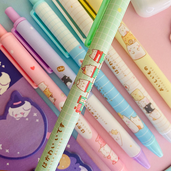 bolis kawaii con tinta gel negra y de punta fina, diseño de gatitos