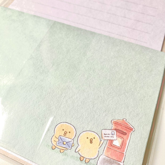 set de cartas y sobres con textura de papeleria japonesa con pollito kawaii