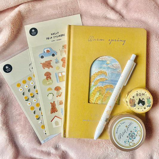 pack de journaling con libreta, pegatinas, washi tape y boligrafo muy bonitos en tonos amarillos